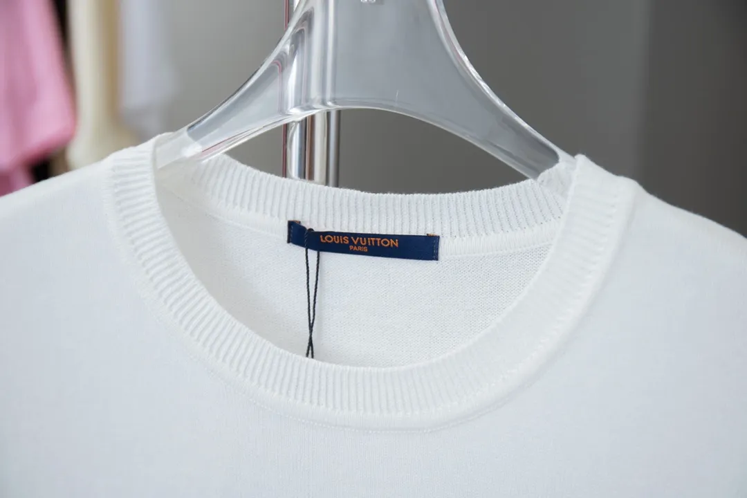 🅿️200 High Quality Lv 2025 Spring and Summer Pin🧷Short Sleeve Knitted Same as Official Website Customized Sweater Neck➕Front Chest Pin🧷Design High Density Imported Embroidery Custom Dyed Wool Yarn S M L XL
